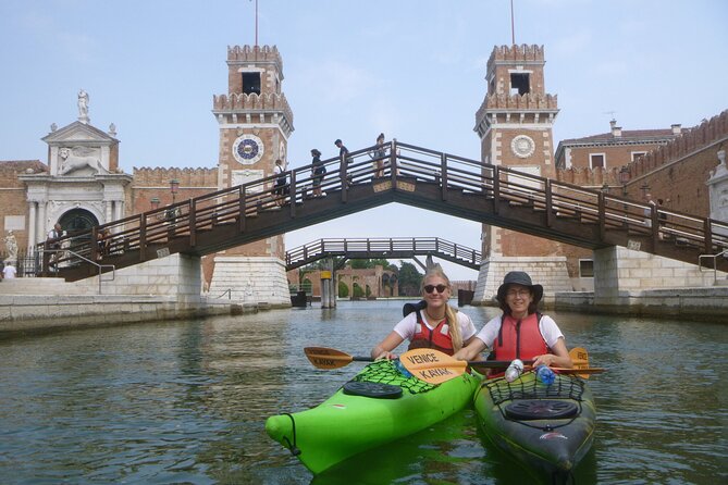 2 Hour Venice Canal Kayak Tour - Premium experience by day - The first phase: tutorial + getting your rhythm in a tandem kayak