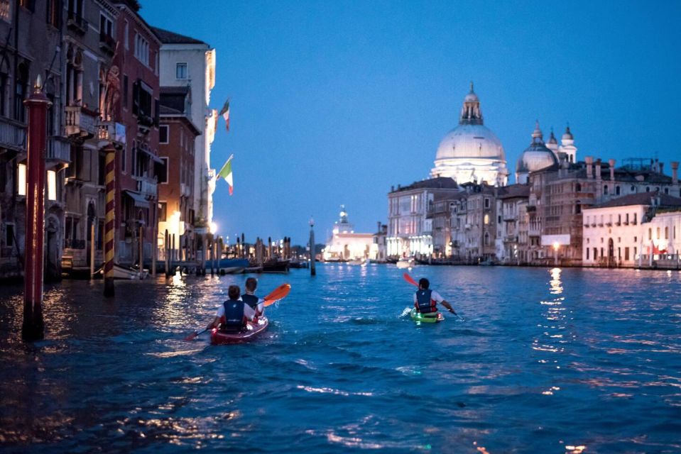 2hr Night Kayak Tour in Venice: premium tour with sunset - Venice at night from a kayak: why Cannaregio hits so well