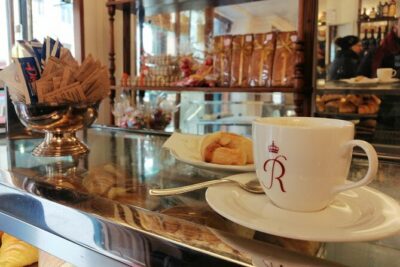 A Sweet Stroll Through Venice: Pastries, Chocolate, and Gelato - Pasticceria Rizzardini and the Old-Venice Coffee-and-Pastry Moment