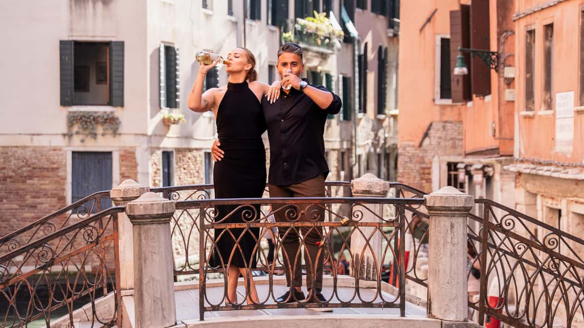 A Unique Photoshoot in Venice - Why a Rialto-to-San Marco photoshoot works so well in Venice