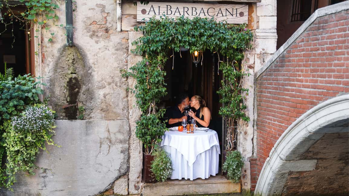 A Unique Photoshoot in Venice - Private or small groups: how the format affects your photos