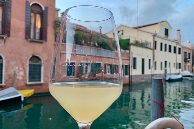 A Venetian Evening: Wine Tasting and Cicchetti with a Local Guide - The Dorsoduro walk: off-the-main-path streets where you eat like a local