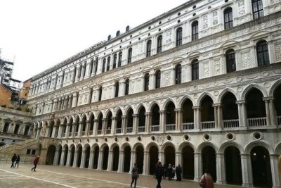 Accessible Venice Tour With Wheelchair Including Doge Palace & St Mark Basilica - Stop 1: Piazza San Marco and the Bronze Horses View