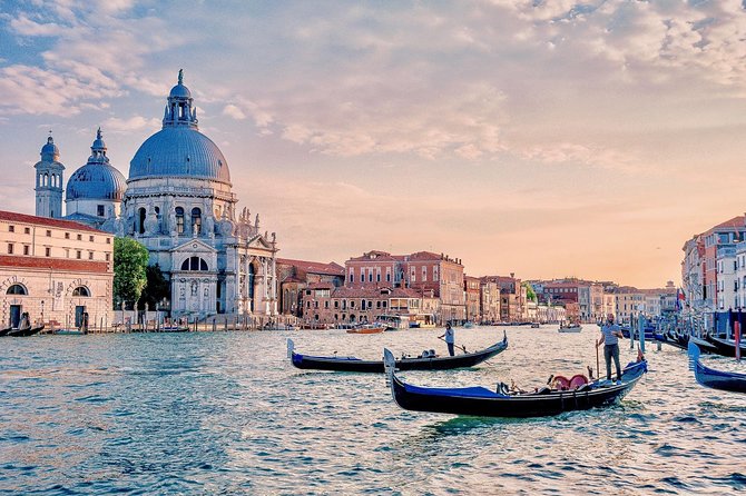 Afternoon in Venice : Basilica + Doge's Palace + Gondola - Gondola ride in Grand Canal area: what you’ll get in 30 minutes