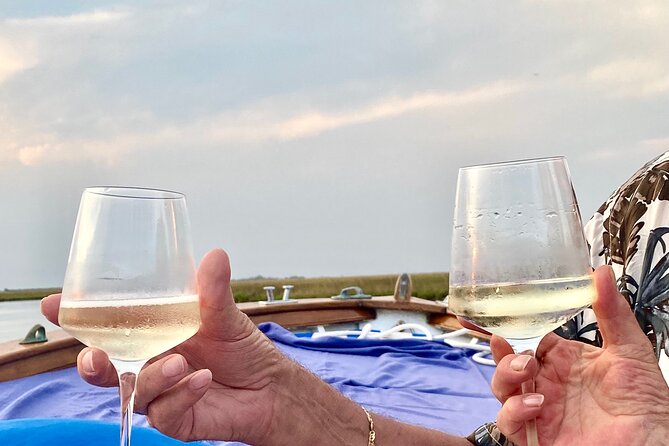 Aperitif at sunset in the Venice lagoon on a private boat. - Meeting at Fondamente Nove and settling into the small-boat reality