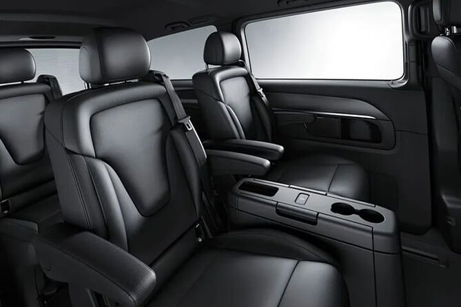 Arrival by Private Luxury Van Venice Airport VCE to Piazzale Roma - What the 20–30 minute transfer really means for you