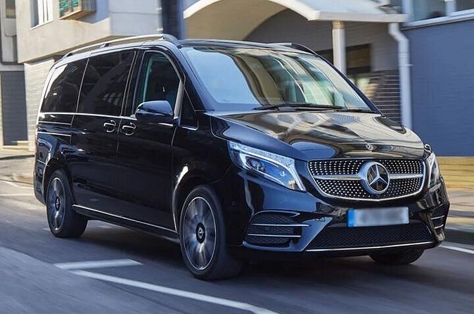 Arrival by Private Luxury Van Venice Airport VCE to Piazzale Roma - Communication and driver quality: what you’ll notice after landing