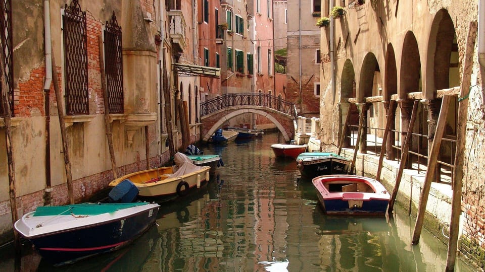 Best of Venice: Private Walking Tour with a Local - Rialto Bridge and Mercato di Rialto: The Market Side of Venice