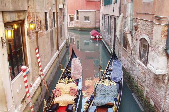 Best Venice Personalized Private Walking Tour with Official Guide - Ponte di Rialto: the oldest bridge stop in a tight route