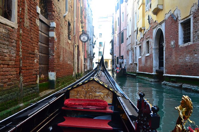 Charming Gondola Ride on the Grand Canal & Gondola Gallery™ - The Shared Gondola Part: Photos, Comfort, and the Gondolier