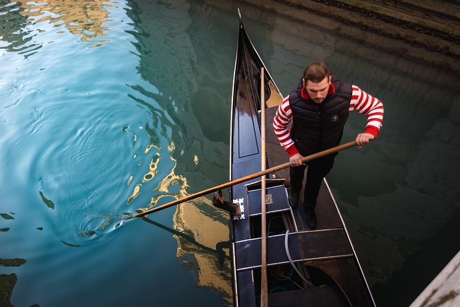 Charming Gondola Ride on the Grand Canal & Gondola Gallery™ - Timing: Dusk Can Be Beautiful, But Darkness Changes Everything