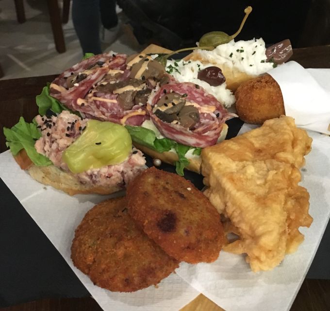 Cicchetti & Concert in Venice - Inside Scuola Grande di San Teodoro: Period welcome and concert setting