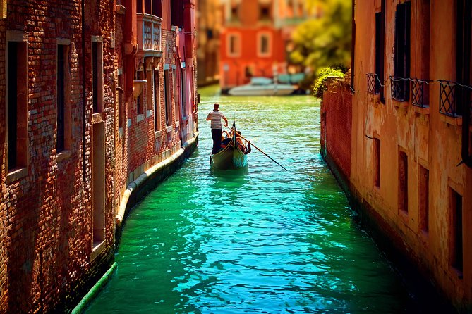 Classic 30-Minute Gondola Ride in Venice - Should you book this classic gondola ride?