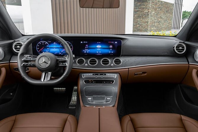 Departure from Piazzale Roma to Venice Airport VCE by Sedan - The ride experience: Mercedes E-Class style comfort (and what that can mean)
