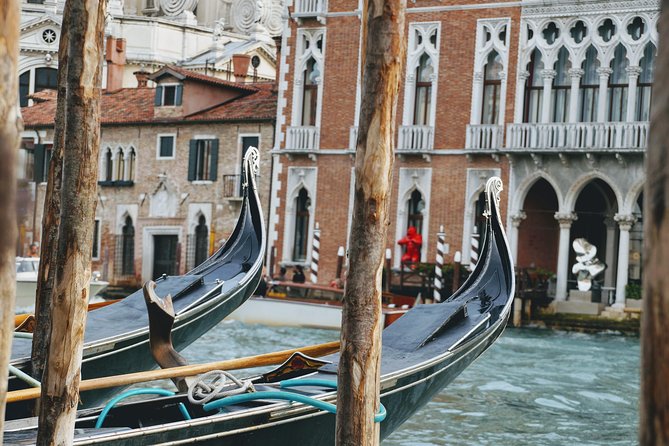 Discover Venice’s most Photogenic Spots with a Local - Canal Grande and Carnival Culture: Venice by Water Energy