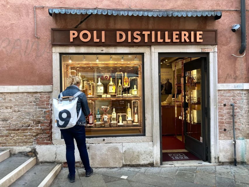 Easy Grappa Tasting in Venice - Walking through the short route: Poli Grappa stop to tasting moment