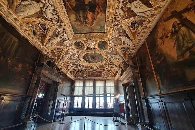 Exclusive Entrance Doge Palace & St. Mark's Basilica Terrace Tour - How the guide + headsets change the whole experience