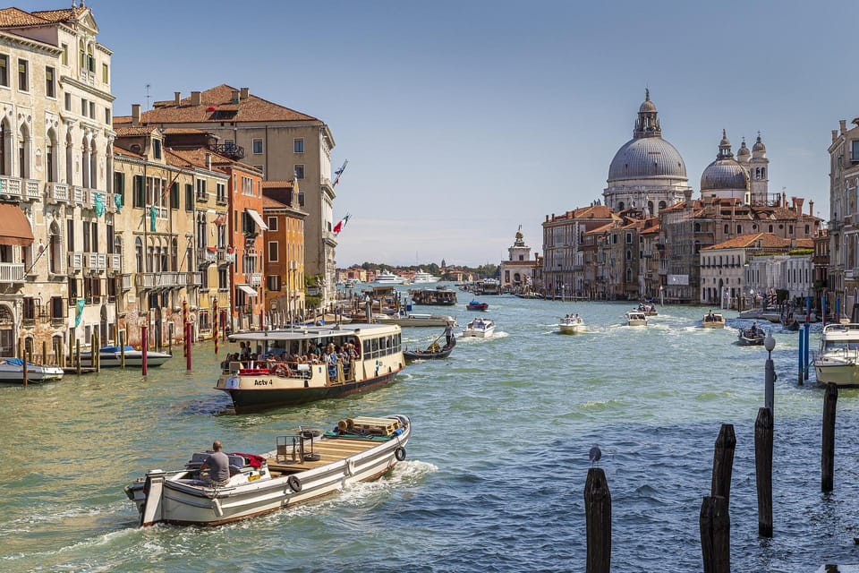 From Lake Garda: Venice City and Lagoon Guided Tour - Gondola time and Rialto Bridge evening atmosphere