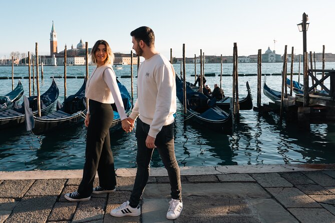 Glam photoshoot in hidden Venice! (up to 4) - Price and value: $83.08 per group up to 4
