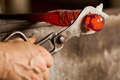 Glass Blowing Demonstration : pickup by wood boat Taxi + local guide - Murano Glass Demonstration: Watching the Real Process Up Close