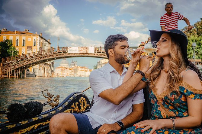 Gondola Ride and Aperitif in a Venetian Palace - Gondola time on the Canal Grande, without the chaos