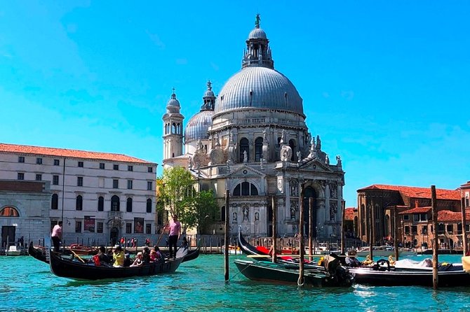 Gondola Ride and St Mark's Basilica Tour - What you can spot: Teatro La Fenice and canal views