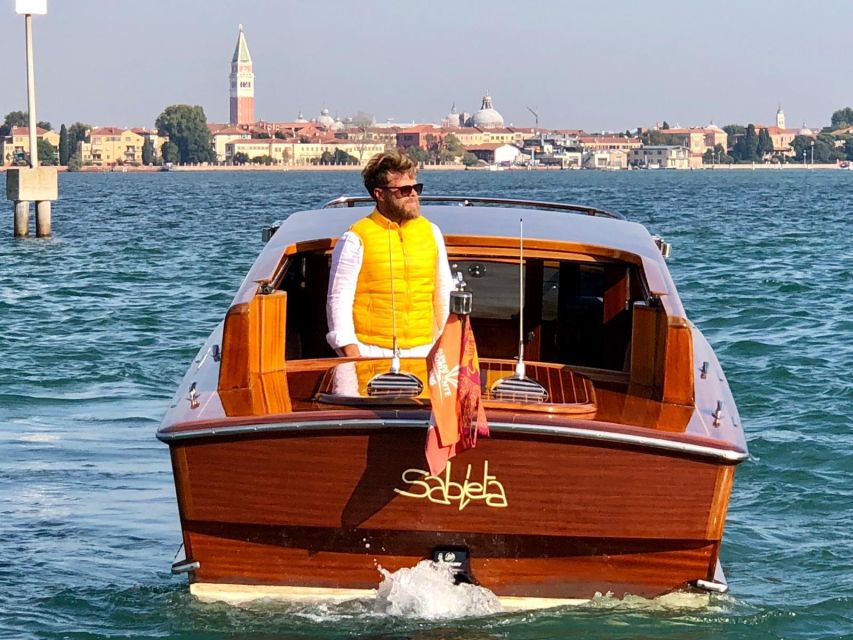 Grand Canal Boat Tour & Murano - Your guide’s job: turning buildings into a story you can follow