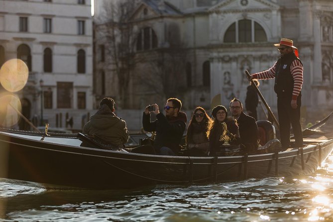 Grand Canal Gondola Experience with Live Commentary™ - When the schedule gets slippery: weather and tide reality