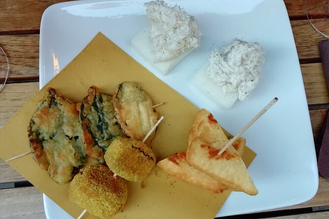 Guided Small Group Kickstart Food Tour of Venice - Campo San Bartolomeo Courtyard and Prosecco: The Quiet Finale