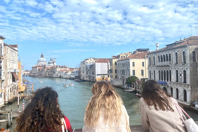 Guided Venice Street Food Tour and City Sightseeing - Campo San Bartolomeo and Campo San Polo: snacks with neighborhood context
