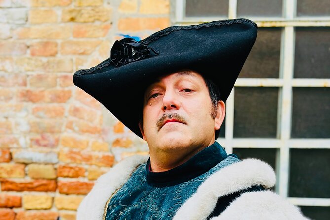 Historical Journey and Dress up Experience in Venetian Carnival - Photos, guide storytelling, and the small touches that matter
