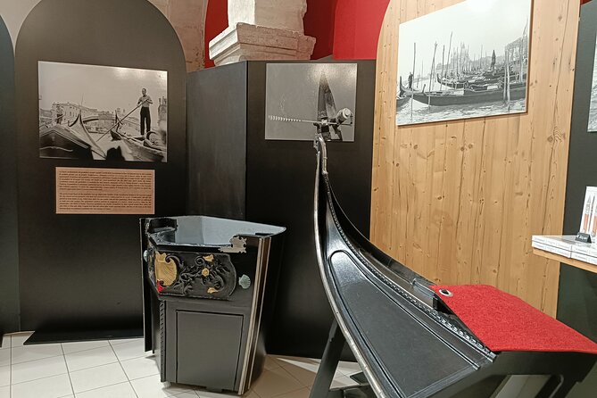 History Gallery: Venice in the Past 3D Experience - Casanova-era Carnival storytelling and real gondola details