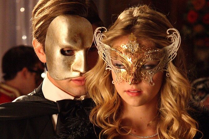 Make a Venetian Mask and Craft your Imagination - How the Workshop Feels for Families (and for Rainy-Day Planning)