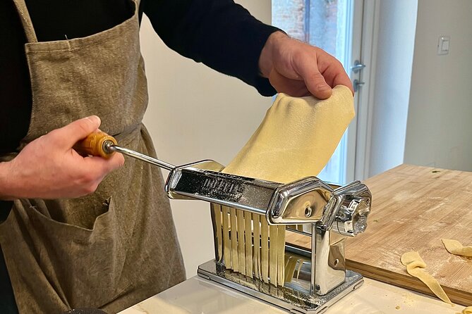 Market Tour and Cooking Class with a Local Venetian Chef - Timing and meeting point: show up in the right square