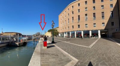 Mini Cruise from Ple Roma to St Mark's areas with guide - Your guide onboard: spotting the blue Lagoon Tour sign