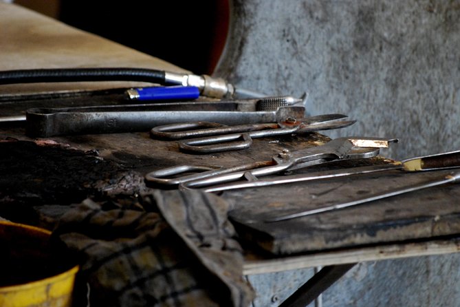 Molten glass magic - Glassblowing class - PRIVATE - Meeting the master: welcome drink, tools, and the demo that sets you up