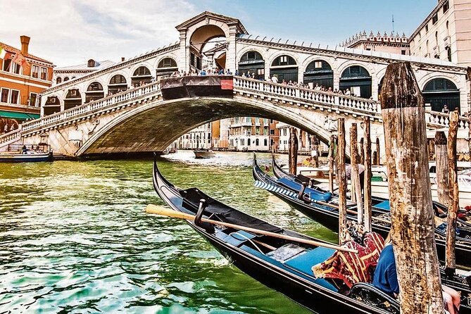 Morning Magic: Venice City Walk and Gondola Tour - The gondola ride: what you should expect on the water