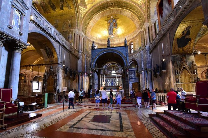 Morning Venice Walking Tour plus St Mark's Basilica Guided Visit - Headphones help you actually hear the guide