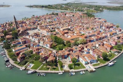 Murano and Burano Islands 4-Hour Tour - On the boat: what the onboard guide does for your day