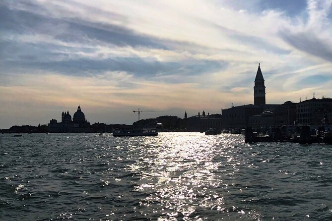 Murano, Burano and Venice Boat Tour from Venice Train Station - Burano’s rainbow island: 75 minutes to wander and eat fish