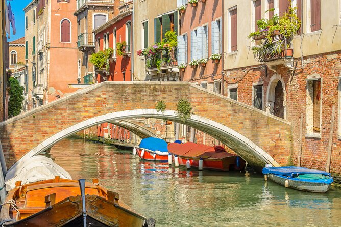 Murano & Burano Islands Guided Small-Group Tour by Private Boat - Pacing, walking, and what to pack for lagoon weather