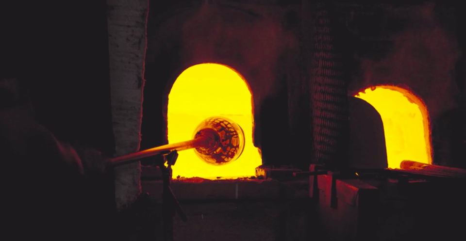 Murano: Glass Blowing Demonstration and Artistic Glass Gift - The Live Demonstration: Blowing and Sculpture Techniques in Motion