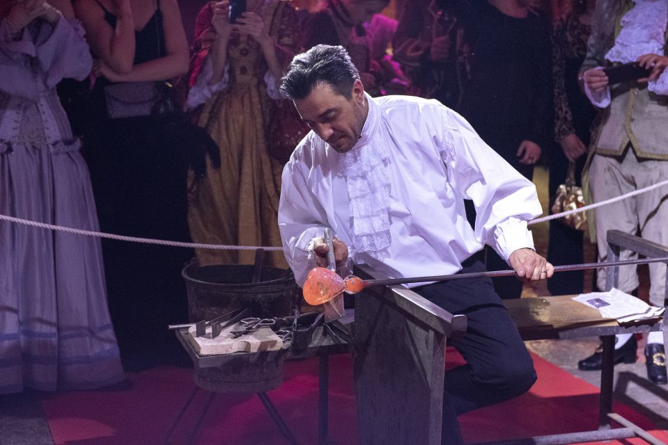 Murano: Glass Blowing Demonstration with Optional Drinks - Key things to know before you go