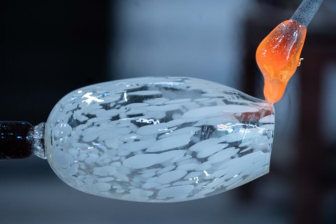 Murano Glass Factory Experience: A Workshop in Venice - The hands-on workshop: mosaic or Murano jewelry with beads