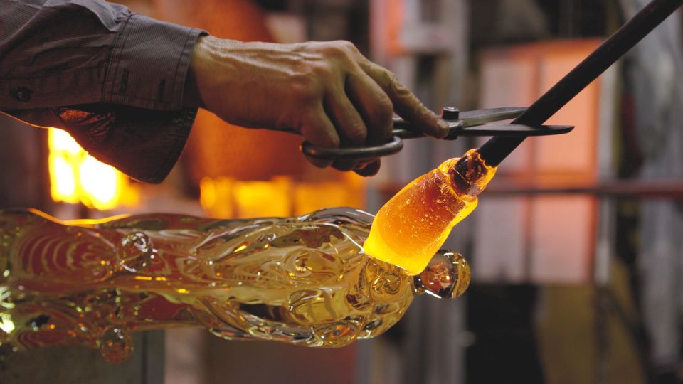 Murano: make your item with a glass master and take it home - What happens in the 1-hour workshop (and how the teaching is paced)