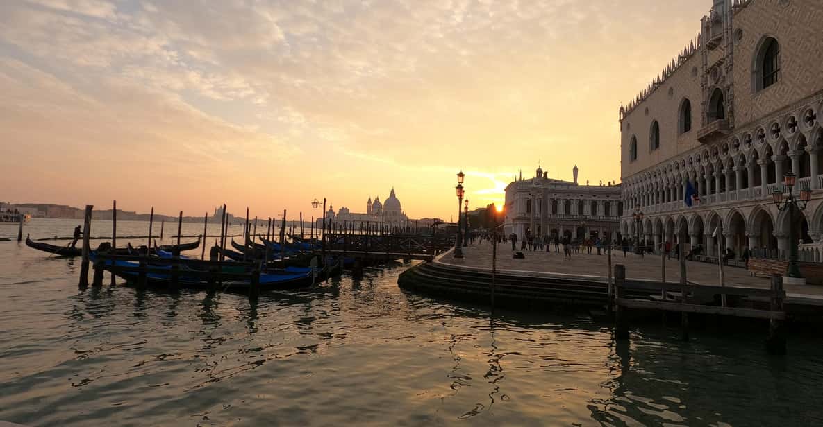 Photo with a professional photographer in Venice - Meet Marius and Ana: Local Guidance, Real Photo Advice
