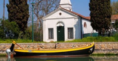 Private 4 hours North Lagoon: Traditional Venetian Boat Tour - Shallow waters, saltmarsh, and UNESCO World Heritage views