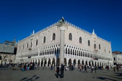 Private 4hrs Venice Tour: Doge's Palace, Grand Canal & St Mark's - Palazzo Ducale: inside the power center (and the prisons)