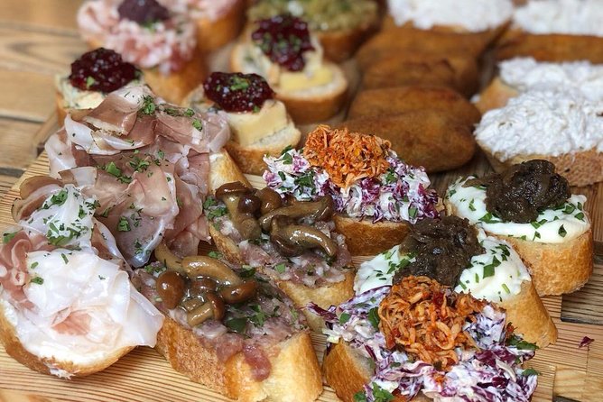 Private Food Tour: Cicheti & Wine - Rialto market: short stop, big payoff