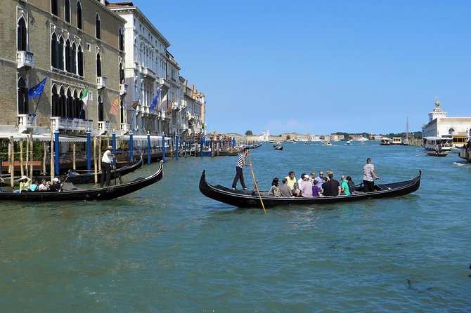 Private Gondola Serenade with Music - Route Reality: Canal Grande Views Plus Smaller Lanes